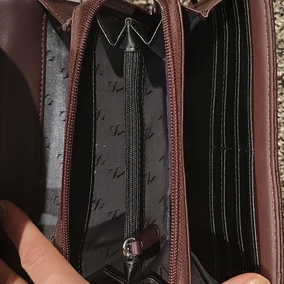 NWOT simply Vera plum crossbody - Picture 3 of 4